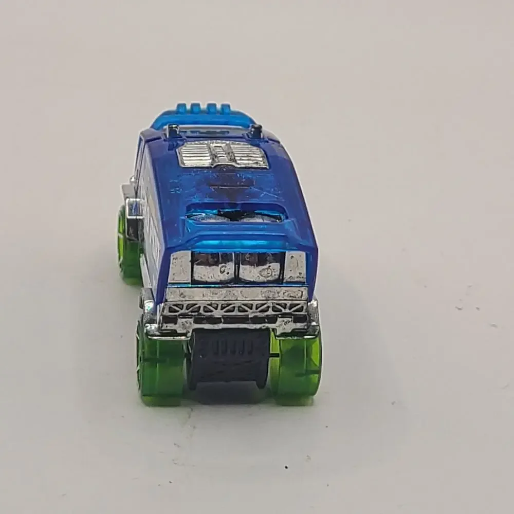 Hot Wheels Aero Pod Dark Blue X-Raycers